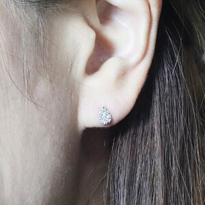 プラチナ　しずく　ダイヤモンドピアス　0.20ct