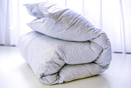 リサイクル羽毛掛布団　白州洗いのリサイクル羽毛ダウン90％使用　羽毛量1.24kg　冬掛けシングルサイズ（ブルー系色） [h126]