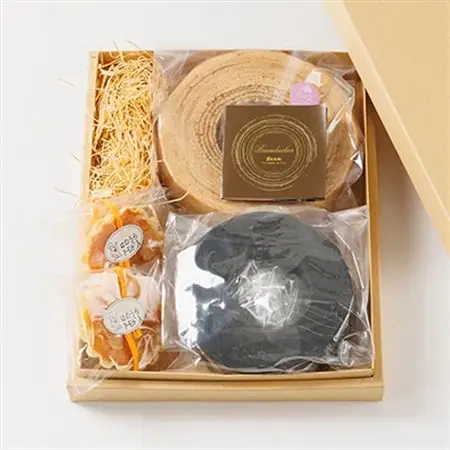 人気洋菓子店のバームクーヘン2種と焼き菓子セット_菓子・スイーツ ケーキ    菓子・スイーツ 焼き菓子  _【配送不可地域：離島】【1438575】