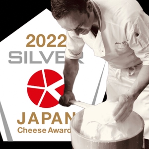 【定期便】ブッラータ Burrata 180g(4カ月連続お届け) 【0073-052】カセイフィーチョ サンフランチェスコ ナチュラルチーズ ジャパンチーズアワード2022 銀賞 岐阜県 しぼりたて 高品質 フレッシュ ミルク 濃厚 風味 伝統 ハンドメイド 手作り つくりたて チーズ