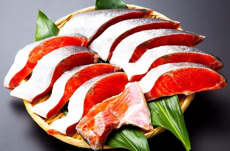 脂のり良し！紅鮭半身切身（10切れ） 北海道 鮭 切り身