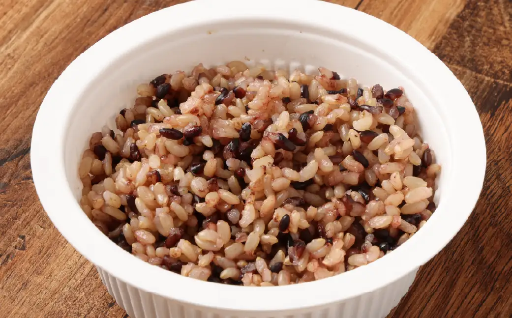 【新米受付・令和8年産米】くろまい＆げんまい パックご飯 150g×12個入り（特別栽培コシヒカリを使用） 新潟県村上市岩船産 1039005N｜玄米 黒米 アントシアニン 健康志向 便利 簡単