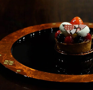 秀衡塗　盛皿　白檀プレート　丸 / 漆器 食器 プレート 漆塗 うるしぬり 手塗り 木製 伝統工芸品 和 お正月 高級 結婚 新築祝い お祝い 贈答 贈り物 プレゼント ギフト 香典返し お返し おもてなし【ocy925-r-byaku-1A】