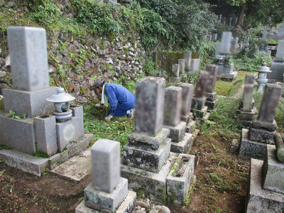 ふるさとのご先祖にお気持ちをお届けします（新居浜市内墓地限定） お墓掃除