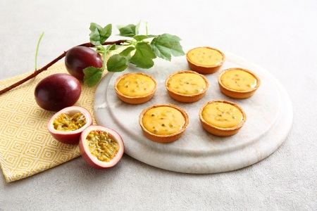 パッションフルーツ 12個入り×１箱(約１kg)【日時指定不可】