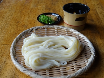 【万葉うどん 食事券（9,000円分）】 湧水でこね上げた麺と、こだわり素材のだし。金時山 矢倉岳 夕日の滝 足柄峠 登山 ランニング サイクリング 日帰り 旅行【 食事券 神奈川県 南足柄市 】