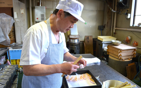 錦鯉最中 (10個箱入) もなか 澤田屋