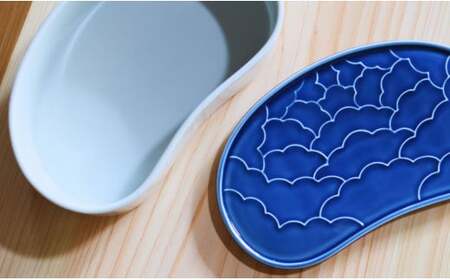 有田焼 ルリ釉 /白釉 バイカラー繭型蓋物【ARITAYAKI-STORE】食器 うつわ ハレの日 めでたい おもてなし おせち 高級食器 ハンドメイド A22-48