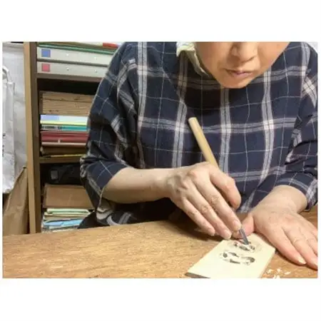 伝統的工芸品 大阪欄間彫刻 Ranma Case 松竹梅 桐箱【1373459】