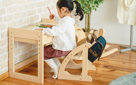 IKONIH ( アイコニー )  キッズチェア / おもちゃ 子供 こども オモチャ 玩具 プレゼント お祝い 木 出産祝い 安全 オーガニックトイ ファーストトイ 椅子 イス チェア 【kip012】