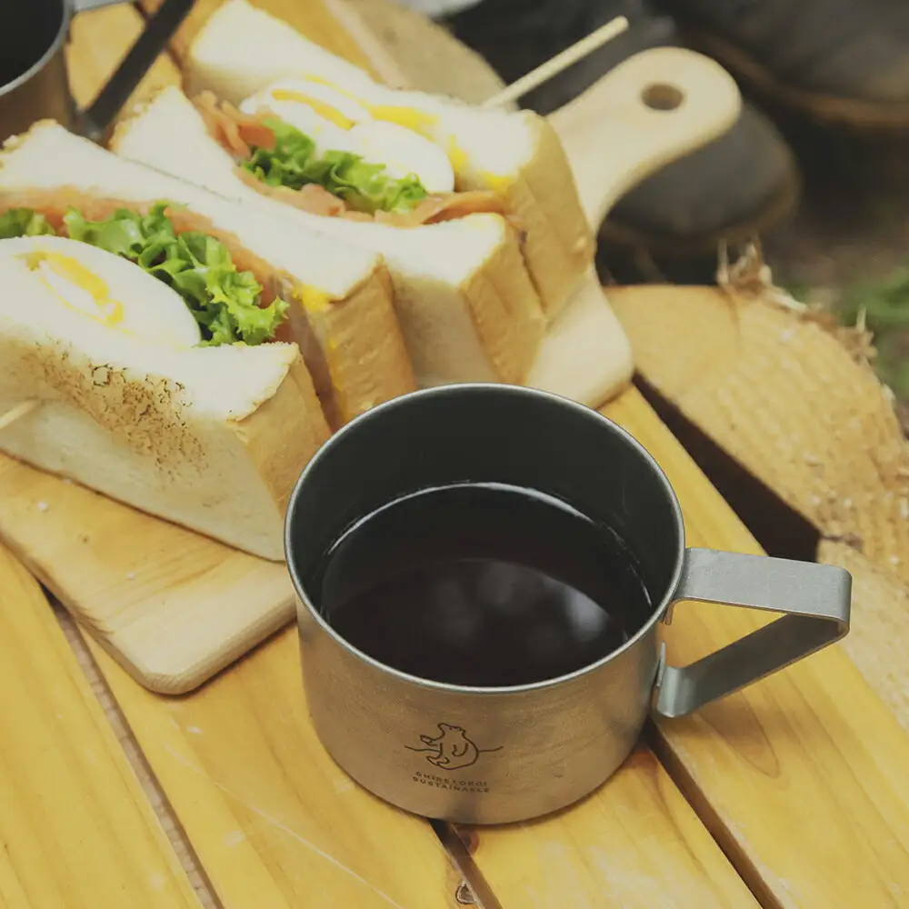 知床トコさんの知床サスティナブルマグ　1個　【メイドインツバメ】_雑貨・日用品  食器   雑貨・日用品 アウトドア用品 スポーツ・アウトドア用品   雑貨・日用品 キャンプ用品 スポーツ・アウトドア用品 