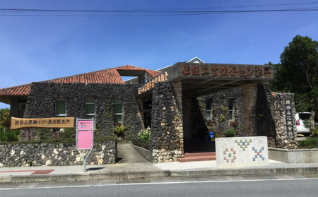 伝統工芸＜読谷山花織＞テーブルセンター（特大） 〇 花柄 ロマン 沖縄 織物 温かさ 上品 花紋様 １点物 技術 可憐 幾何学模様 琉球藍 福木 銭花 扇花 風車花 子孫繁栄 琉球王朝時代 王族