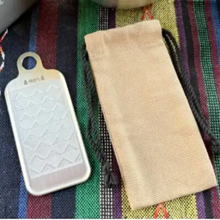 【アウトドア専用】怪我をしにくい　手のひらサイズ　やさしいおろし金_雑貨・日用品 アウトドア用品 スポーツ・アウトドア用品 _【1529600】