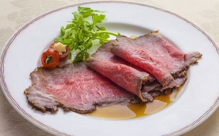 J54　但馬牛炭火焼ローストビーフ（スライス）220ｇ　 ( 但馬牛 国産 黒毛和牛 ブランド牛 ギフト 贈り物 ご挨拶 お中元 お歳暮 ご当地グルメ )