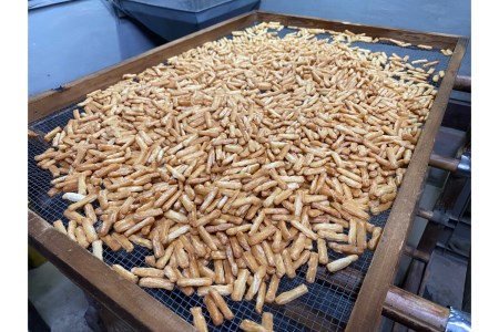 あられ三種詰め合わせ（15袋入り） お菓子 詰め合わせ 和菓子 おかし おつまみ お取り寄せグルメ 常温配送 送料無料 広島県 呉市 ku106-001-r