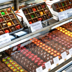 チョコレート 10個 ボンボンショコラ ウィスキーボンボン 冷蔵 プレゼント バレンタイン ホワイトデー デザート スイーツ ギフト 贈り物 贈答 お祝い 記念日 パティスリーポムホッペ 埼玉県 羽生市