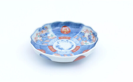 有田焼 色絵丸紋草花割 4寸皿 11.5cm【まるぶんオリジナル】食器 器 うつわ 磁器 皿 小皿 豆皿 プレート 取皿 菓子皿 ハレの日 お正月 手描き 電子レンジ対応 食洗機対応 A15-377