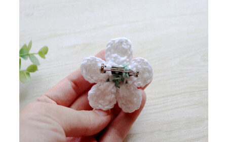 【ふるさと納税】＜ブローチ 3個＞朝ドラらんまんモデル 牧野博士が愛した花 バイカオウレンのハンドメイドアクセサリー 白い花 モチーフ