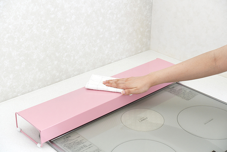 コンロ奥カバー＆ラック ピンク《幅66×奥行14×高さ6.5（cm）》