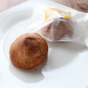 【ふるさと納税】＜牧野富太郎が生まれた町の焼きまんじゅう 2箱計16個入＞ 饅頭 お饅頭 和菓子 ゴマ入 酒粕入 ゆず果汁入 佐川茶入 個包装 お土産 ギフト 白あん【常温】送料無料