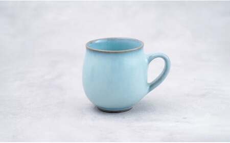 有田焼 貫入月白丸マグカップ 2色セット【梶原大敬 茂正工房】器 うつわ 食器 マグカップ マグ カップ コップ コーヒーマグ 2個 セット ペア 青磁 貫入 月白 青 作家 手づくり 手仕事 ろくろ シンプル 電子レンジ対応 A50-264