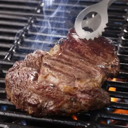豊西牛 厚切ロースステーキ　ギフト贈答用約700g(約350g×2枚)トヨニシソース付_肉 ステーキ 牛肉 ビーフステーキ  調味料   _【配送不可地域：離島】【1556367】