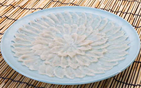 【数量限定】 【大皿】 【ミシュラン星付きのプロが愛用】 天草 とらふぐ 刺身 セット 3~4人前 焼ヒレ 付き 【2026年12月下旬-2027年3月下旬発送予定】ふぐ 河豚 フグ トラフグ 刺身 ふぐ刺し 皮刺し ひれ酒