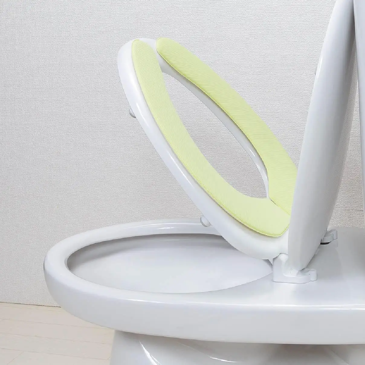 【グリーン】サンコー ズレない さらっと ベンザシート おくだけ吸着 便座カバー 洗える KN-57