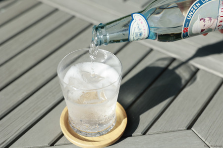 AI173【ノンストップ！で紹介】 島原湧水99％使用！温泉（うんぜん） レモネード 330ml×24本 [ 長崎県 島原市 ]