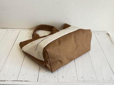 「ここで少し休むのもいいな。」ミニトート【カフェオレ】