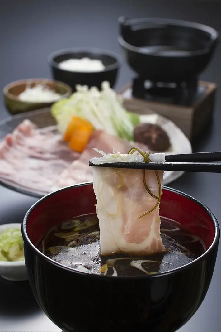 平田牧場 日本の米育ち 金華豚ロースしゃぶしゃぶギフト 金華豚ローススライス200g×3 計600g とびうおのだし きざみ昆布 冷凍便 ※離島発送不可 平牧 ひらぼく 金華豚 ロース しゃぶしゃぶ 豚肉 東北 山形県 遊佐町 庄内 [301]