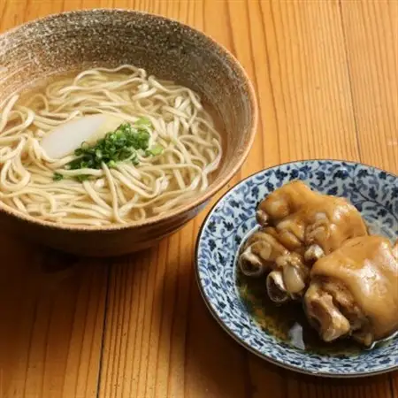 【毎月定期便】人気観光地「そば処 玉家」がお届けする沖縄そば(三枚肉/ソーキ/てびち)全3回【配送不可地域：離島】【4061265】