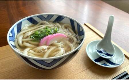 有田焼 粋な江戸紋の丼とレンゲのセット【しん窯 青花】【佐賀県陶磁器工業協同組合】食器 うつわ 器 丼ぶり 丼 レンゲ うどん ラーメン お正月 手描き 江戸紋 プレゼント ギフト 35000円 3.5万円 A35-519