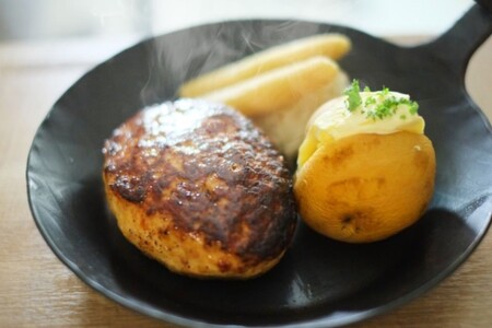 【 近江牛ハンバーグ 3種セット 】冷凍 肉 牛肉 ブランド牛 三大和牛 和牛 黒毛和牛 冷凍食品 お弁当 おかず お惣菜 ギフト 高級 自宅用 神戸牛 松阪牛 に並ぶ 日本三大和牛 滋賀県 竜王