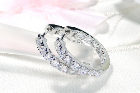 K18WG【2.0ct】ダイヤモンド中折れフープピアス【20mm】 CSP00069 SWAV035｜山梨県 昭和町 ジュエリー アクセサリー ギフト プレゼント 贈り物 記念日 誕生日 カジュアル フォーマル オケージョン ダイヤのピアス ダイヤモンドジュエリー ダイヤモンドピアス ダイヤモンドアクセサリー