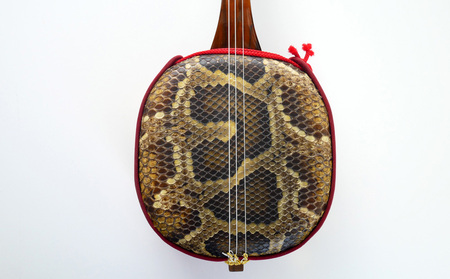 三線　「屋良三線屋」の沖縄産クロユシギ三線　＜透明漆塗＞