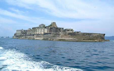 【7営業日以内発送】軍艦島 上陸 ツアー 2名様分 チケット ／ 産業革命遺産 乗船 優待券 軍艦島コンシェルジュ ツアー クルーズ 軍艦島デジタルミュージアム ロケ地 聖地巡礼 歴史 炭鉱 遺構 世界文化遺産 世界遺産 産業革命遺産 端島 長崎市 長崎県