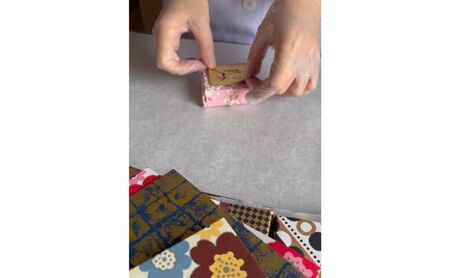 【 小豆島 】 黒ごま 塩オリーブ 石鹸 【ハチミツ配合】3個セット 美容 保湿 素肌 敏感肌 キメ細やか 泡 毛穴 せっけん エキストラバージン オリーブ オイル はちみつ 蜂蜜 ハチミツ 黒ゴマ 黒胡麻 香川 香川県 土庄 土庄町