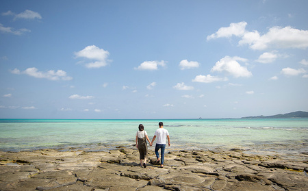サンゴの海でカップル撮影 in Kumejima 写真