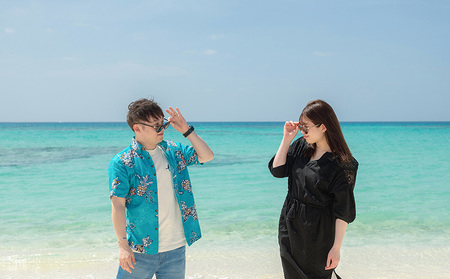 ハテの浜でカップル撮影 in Kumejima 写真