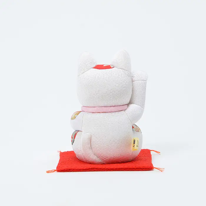 木目込人形（招き猫・風水（中）白） | まねきねこ 猫 飾り物 人形 置物 ちりめん 伝統工芸 縁起 開運招福 千客万来 商売繁盛 金運 インテリア プレゼント 雑貨 可愛い 柿沼東光 クールジャパン The Wonder 500 埼玉県 越谷市