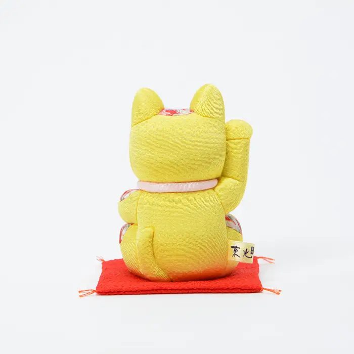 木目込人形（招き猫・風水（中）黄） | まねきねこ 猫 飾り物 人形 置物 ちりめん 伝統工芸 縁起 開運招福 千客万来 商売繁盛 金運 インテリア プレゼント 雑貨 可愛い 柿沼東光 クールジャパン The Wonder 500 埼玉県 越谷市