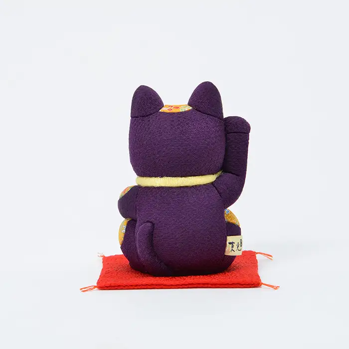 木目込人形（招き猫・風水（中）紫） | まねきねこ 猫 飾り物 人形 置物 ちりめん 伝統工芸 縁起 開運招福 千客万来 商売繁盛 金運 インテリア プレゼント 雑貨 可愛い 柿沼東光 クールジャパン The Wonder 500 埼玉県 越谷市