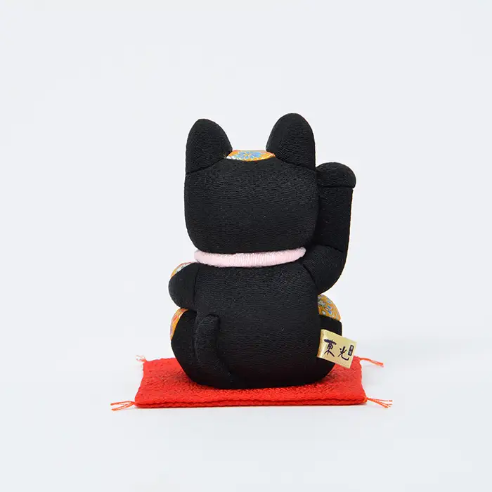 木目込人形（招き猫・風水（中）黒） | まねきねこ 猫 飾り物 人形 置物 ちりめん 伝統工芸 縁起 開運招福 千客万来 商売繁盛 金運 インテリア プレゼント 雑貨 可愛い 柿沼東光 クールジャパン The Wonder 500 埼玉県 越谷市