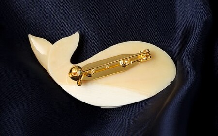 【数量限定】くじら工芸品 くじらブローチ ／ ブローチ 工芸品 アクセサリー マッコウ鯨 くじら工芸