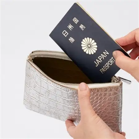【本革 日本製】クロコ型押し レザーポーチ(シルバー)_装飾品・工芸品  服飾小物 _【1584208】