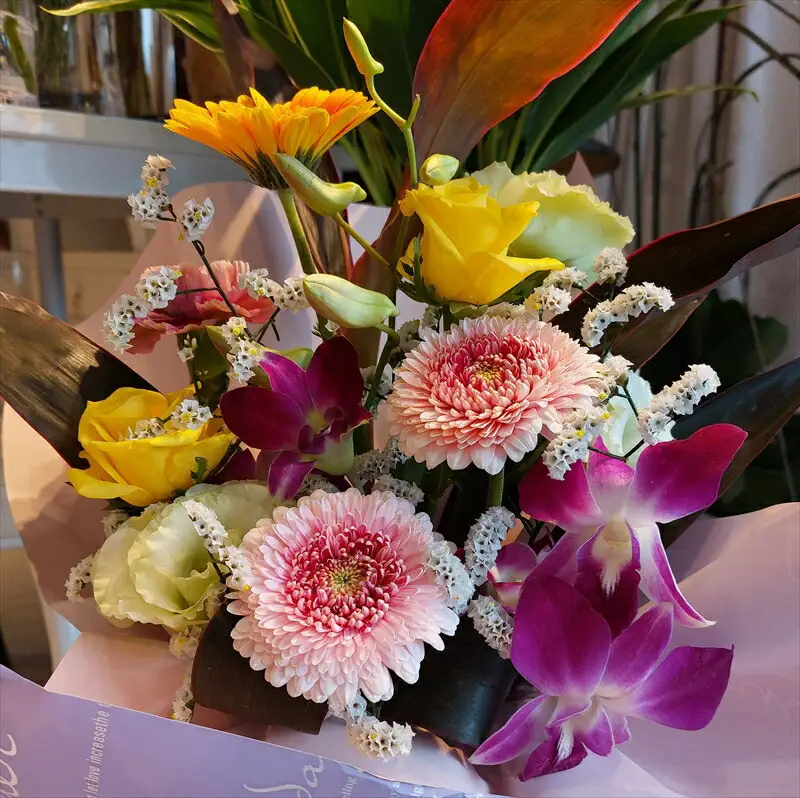季節の生花アレンジ　Sサイズ 【 フラワー アレンジメント お花 ギフト プレゼント 贈り物 誕生日 お祝い 神奈川県 小田原市 フラワー アレンジメント】