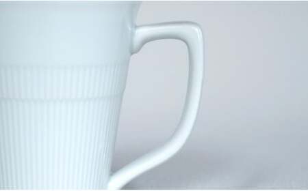 有田焼 ホワイト＆レリーフ ペアマグカップ【香蘭社】食器 器 うつわ コーヒー デイリー ギフト プレゼント レンジ 食洗器 OK 30000円 3万円 A30-742