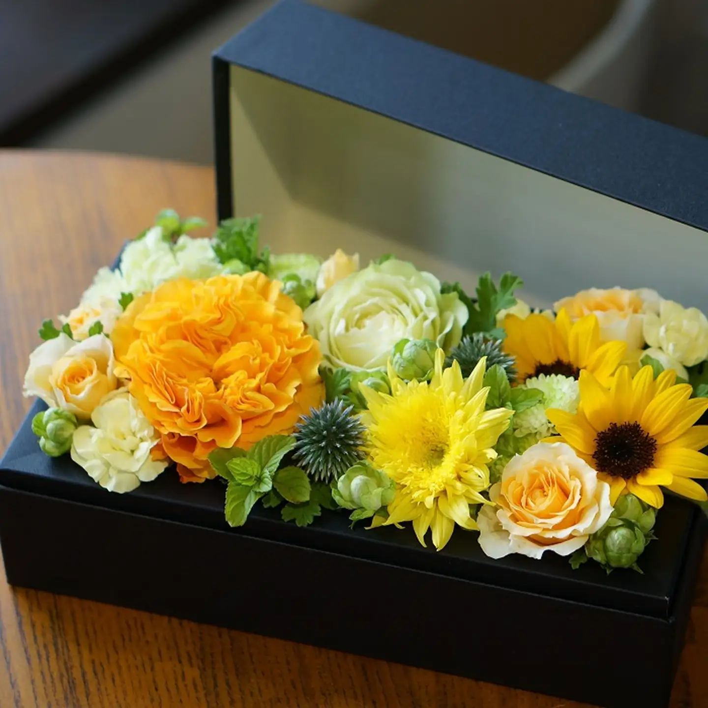 季節の生花のフラワーボックス：B160-019