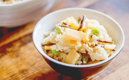 【5月下旬発送開始予定】 期間限定 天然山菜 皮付き 竹の子 約600g ／ たけのこ タケノコ 筍 姫竹 ひめたけ ヒメタケ ひめ竹 山菜 さんさい 採れたて 春 旬 春の山菜 春の味覚 季節物 季節野菜 旬野菜 春野菜 春の野菜 産地直送 季節限定 数量限定 じじちゃん 岩手県 八幡平市 おすすめ